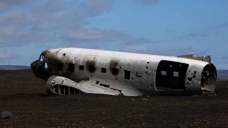 Illustration for article titled Haunting Photos Of A Plane Crash Untouched For 40 Years